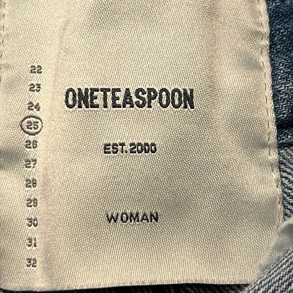 One Teaspoon Bandit Denim Shorts with slight distressing. Size 25. - Picture 6 of 11